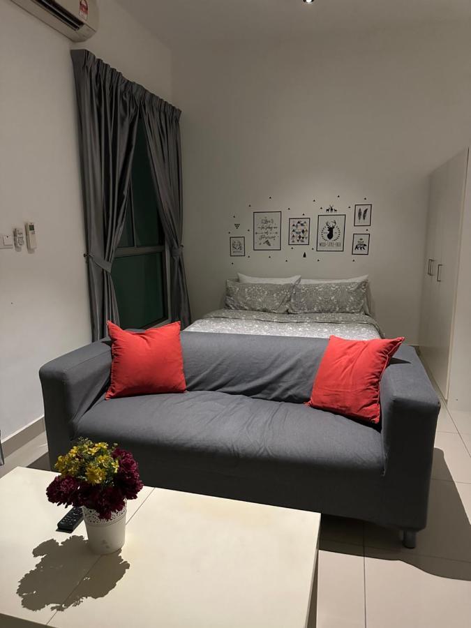 Апартаменти Retreat At Cybersquare Кіберджая Екстер'єр фото